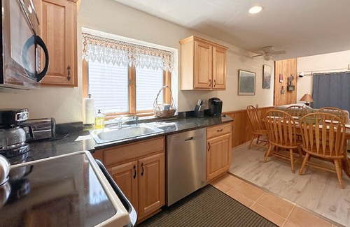 Bartlett Condo | Roomy Family Getaway at base of White Mountains - Sleeps 7!