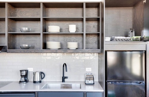 Sheffield Neighbors Apartment | Roomy Lincoln Park 2BR w/Lounge, Roof & Gym, near DePaul, by Blueground