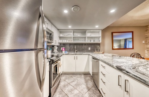 The Blue Mountains Condo | Roomy, mountain-side condo at Cachet Crossing - near skiing