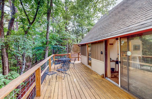 Beaver Shores Cabin | Roomy mountain-view cabin with a loft, wrap-around deck, WiFi - dogs OK