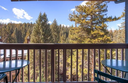 Peak 9 Condo | Roomy Rockies Retreat Nestled in Picturesque Splendor! Walk to Town/Slopes
