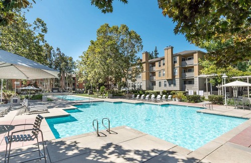 Santa Clara Apartment | Roomy Santa Clara 1BR w/Parking, Pool, walk to Dining by Blueground