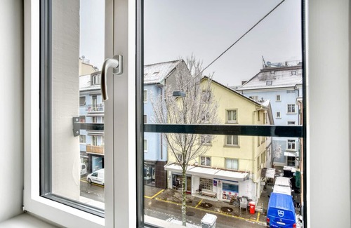 Sihlfeld Apartment | Roomy Wiedikon 2.5 Room w/Storage & W/D, 3 min to Market, by Blueground