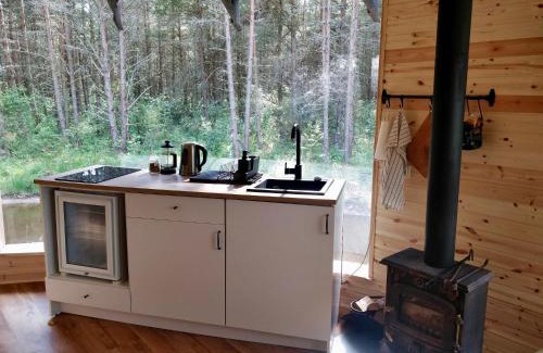 Hiiu Ski Chalet | Roosa maja parvesaunaga