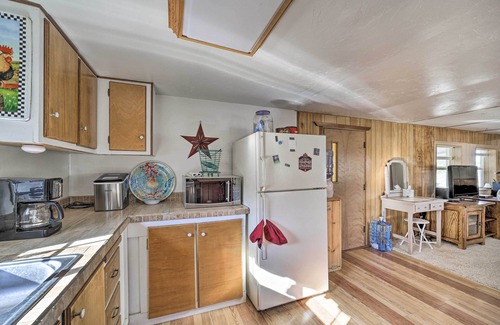 Roosevelt House | Roosevelt Retreat w/Fire Pit ~ 3 Mi to Lake!