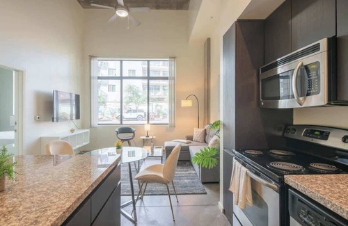 Evans Churchill Apartment | Roosevelt Row Central DT Pool Parking W/D Relaxing
