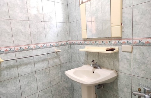 Puli House | Root Residence Inn. 23. quadruple suite. Double bathroom.