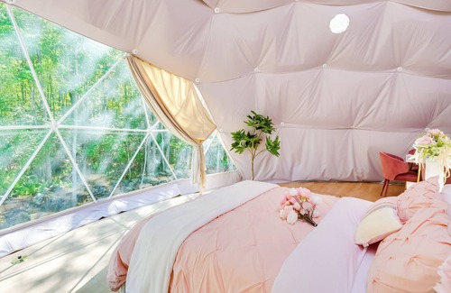 Monticello Apartment | 'Rosé All Day' Geo-Dome Vacation Rental w/ Deck!