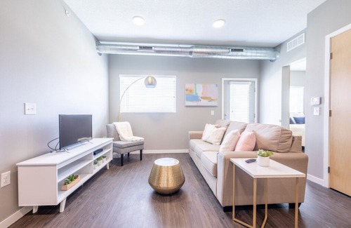 Des Moines Apartment | "Rosa" 2BD/2BA Downtown "Market District" Apt!