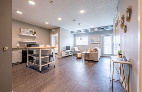 Des Moines Apartment | "Rosa" 2BD/2BA Downtown "Market District" Apt!