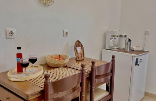 Santorini Apartment | Rosalia Studio Megalochorinn