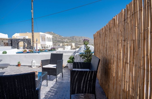 Santorini Apartment | Rosalia Studio Megalochorinn