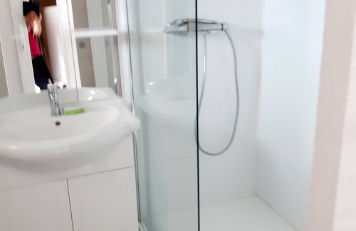Roscoff Apartment | Roscoff 500m thalasso beach port STUDIO 2 pers (parking-terrace)