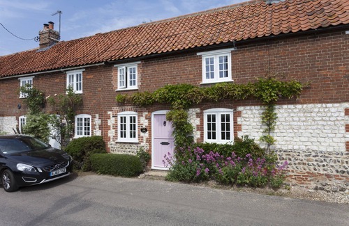 Burnham Thorpe Cottage | Rose Cottage - a self catering cottage that sleeps 4 guests in 2 bedrooms