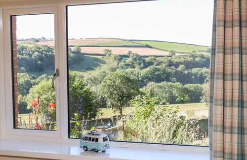 Barnstaple Cottage | ROSE COTTAGE, family friendly, with a garden in Barnstaple