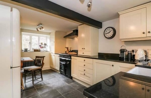 Ashford-in-the-Water Cottage | ROSE COTTAGE, pet friendly, with open fire in Ashford-In-The-Water