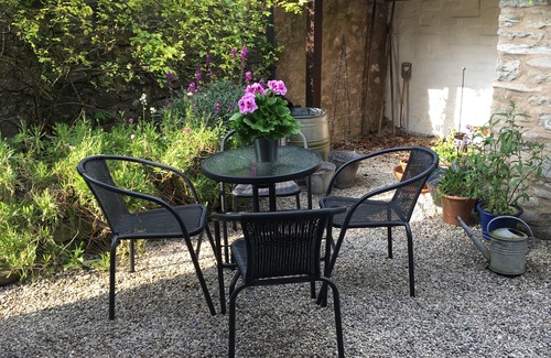Ashford-in-the-Water Cottage | ROSE COTTAGE, pet friendly, with open fire in Ashford-In-The-Water