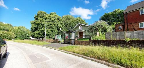 Brighton House | Rose Homestay Brighton - Free parking Ensuite studio room near Brighton Uni