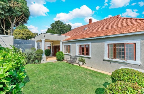 Houghton Estate Apartment | Rose Road Manor - Guest suite