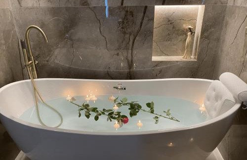 Caesarea Apartment | Rose Suite