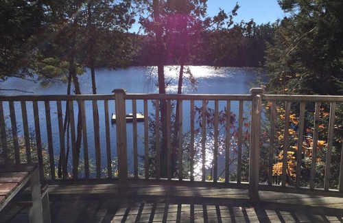 Val-des-Monts Cottage | Rosehill Cottage - a jewel on the Lake