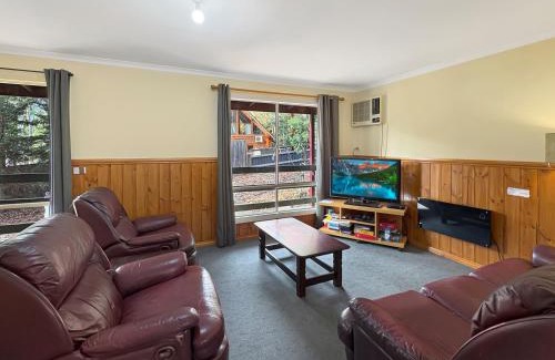 Sawmill Settlement House | Rosella Views