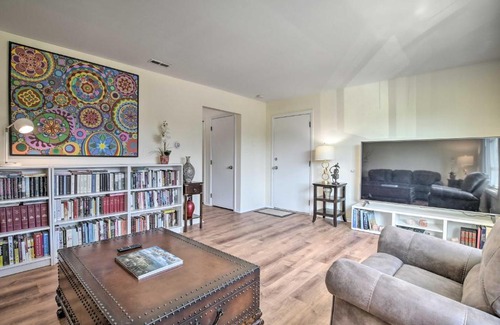 Roselle Apartment | Roselle Apt half Mi to Metra Ride to Chicago!