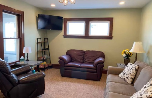 Brillion House | Rosemary Parsonage: Spacious 5-bedroom house in amazing Brillion with WiFi, AC