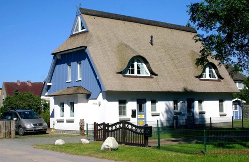 Zingst Apartment | Rosenberg-Siedlung 21 - Modern vacation home in a fantastically quiet location!