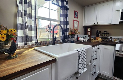 Edom Cottage | Rosie's Relaxing Ranch Retreat