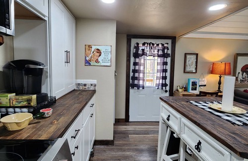 Edom Cottage | Rosie's Relaxing Ranch Retreat