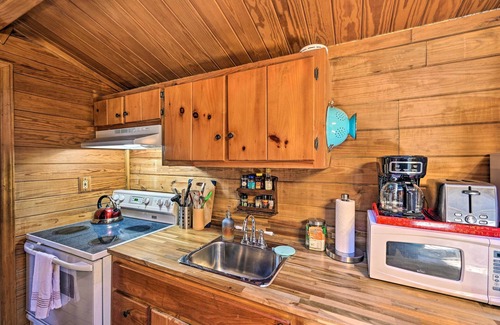 Rosman Apartment | Rosman Vacation Rental w/Charcoal Grill!