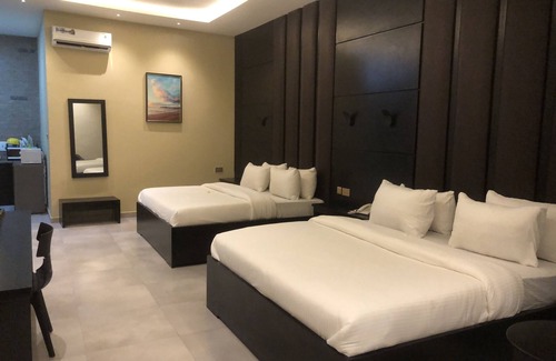 Uyo Hotel | Rosmohr Gold