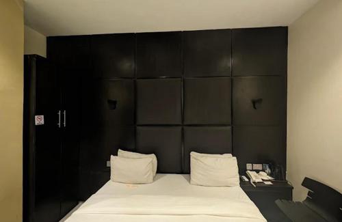 Uyo Hotel | Rosmohr Vintage Hotel & Suites