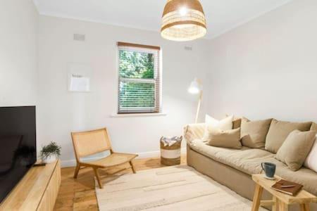 Crafers West House | Rossini's Cottage - Hills Escape