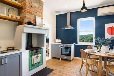 Crafers West House | Rossini's Cottage - Hills Escape