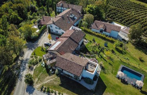 Novello Apartment | ROSTAGNI 1834 apt with pool in the Barolo region