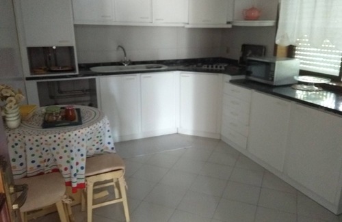 Frazao House | Rota do Romântico, fully equipped house, AC, full kitchen and beautiful balcony