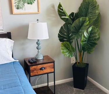 Oakland Hills House | Rotonda Pool Oasis Near Beaches - Sleeps 9