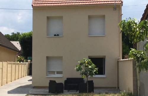 Aulnay-sous-Bois Apartment | Rouge et Blanc
