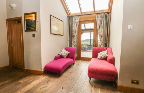 New Hey Cottage | ROUGH BANK BARN, pet friendly, character holiday cottage in Newhey