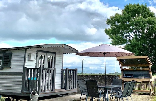 Vix House | Roulotte, Canoe, 4 bikes Marais Poitevin La Rochelle