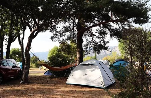 Aiguines Cabin | Roulotte mit Seeblick - 20,40m2 - 2 Schlafzimmer (2 Erwachsene + 2 Kinder) 4 Personen