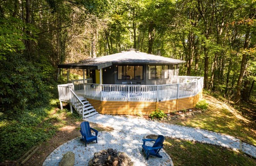 Banner Elk House | Round Cabin near Boone/Blowing Rock/Ski Slopes/Wineries/ASU/Hiking Trail