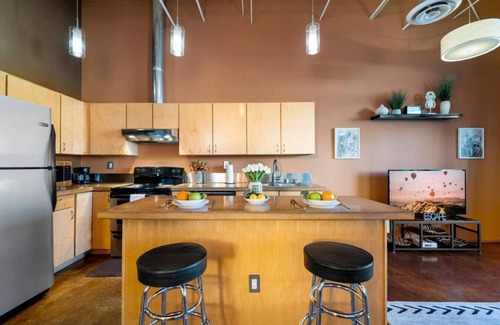 Raynolds Addition Apartment | Route 66 views! 1-Bed Penthouse in Downtown ABQ