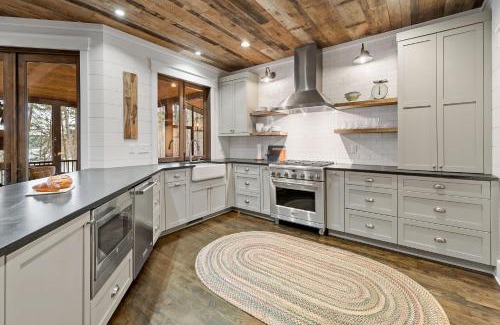 Nebo House | Row House Lakefront Luxury, Gas Grill, Fire Pit & Private Dock on Lake!