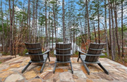 Nebo House | Row House Lakefront Luxury, Gas Grill, Fire Pit & Private Dock on Lake!