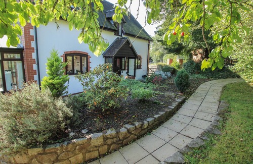 Bromlow Cottage | ROWAN COTTAGE, family friendly, with a garden in Gravels Bank