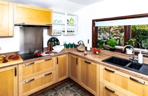 Arrochar Cottage | Rowantree Cottage - sleeps 11 guests in 5 bedrooms