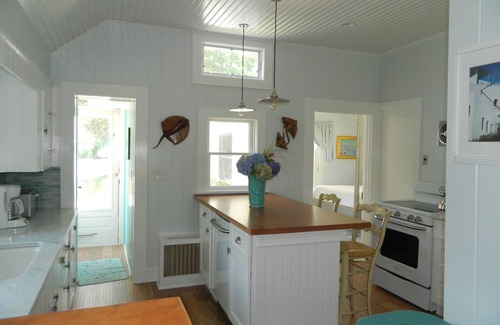 Rowayton Cottage | Rowayton Bungalow-September 499 Night/Oct-May Monthly 6,800 furnished !
